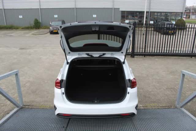 Kia Ceed (2023) thumbnail 6