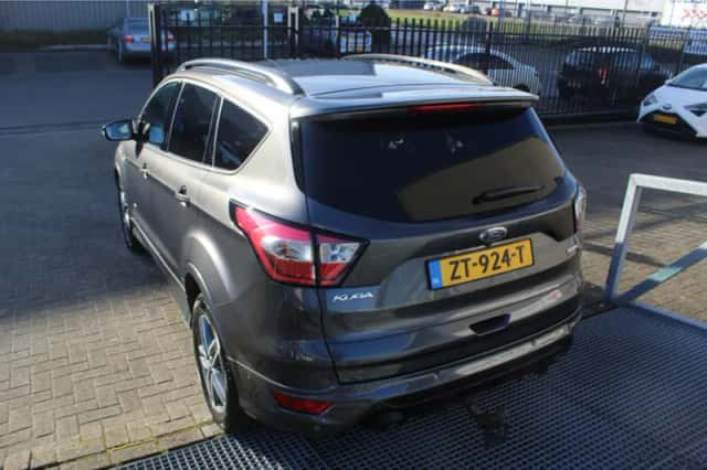 Ford Kuga (2018) thumbnail 4