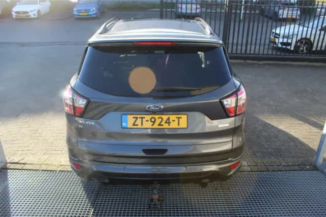 Ford Kuga (2018) thumbnail 5