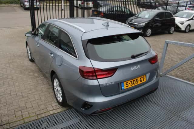 Kia Ceed (2023) thumbnail 3