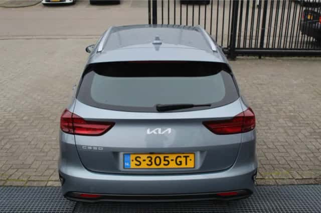 Kia Ceed (2023) thumbnail 4