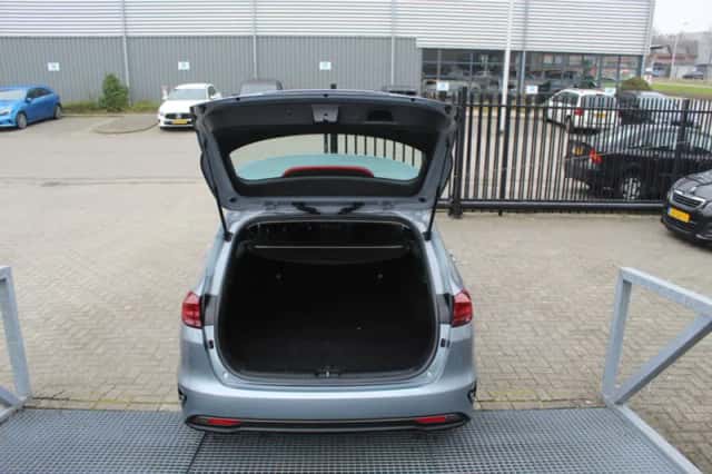 Kia Ceed (2023) thumbnail 5