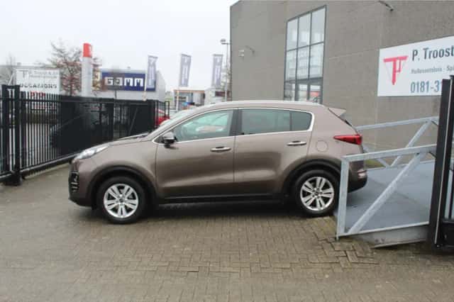 Kia Sportage (2016) thumbnail 4