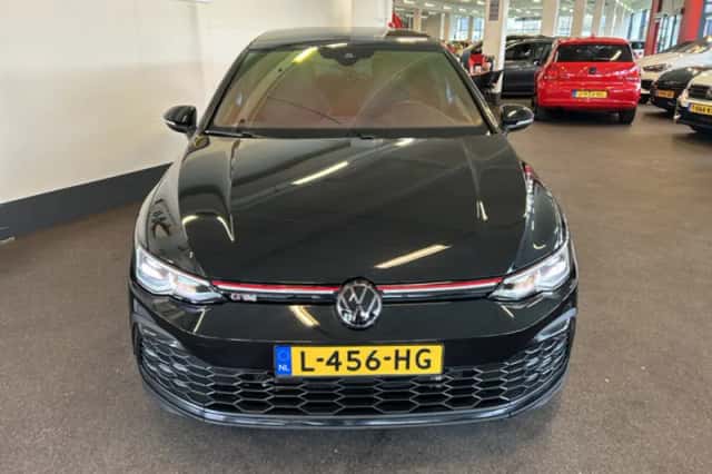 Volkswagen Golf (2020) thumbnail 4