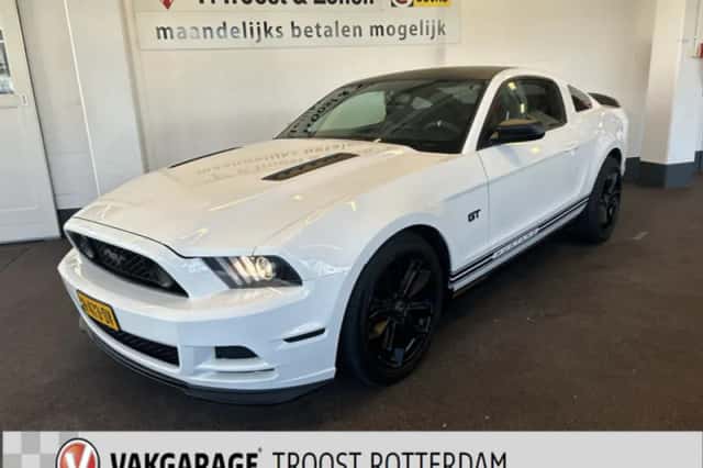 Ford Mustang (2010) thumbnail 1