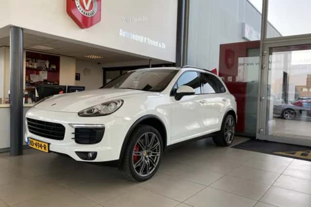 Porsche Cayenne (2015) thumbnail 1