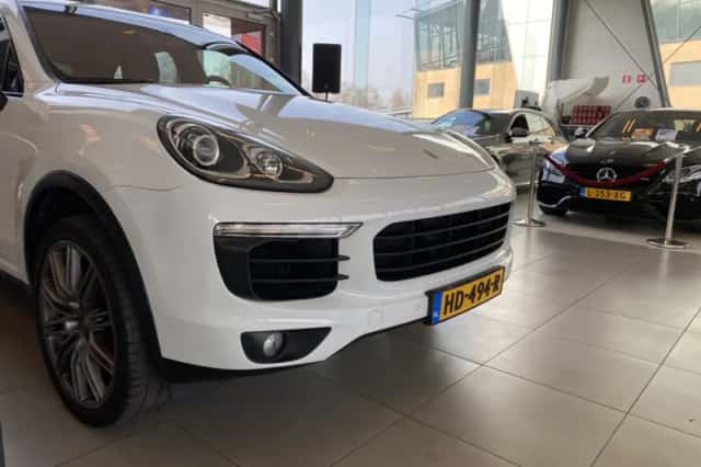 Porsche Cayenne (2015) thumbnail 4