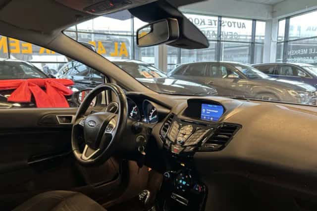 Ford Fiesta (2015) thumbnail 2