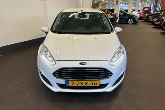 Ford Fiesta (2015) thumbnail 4