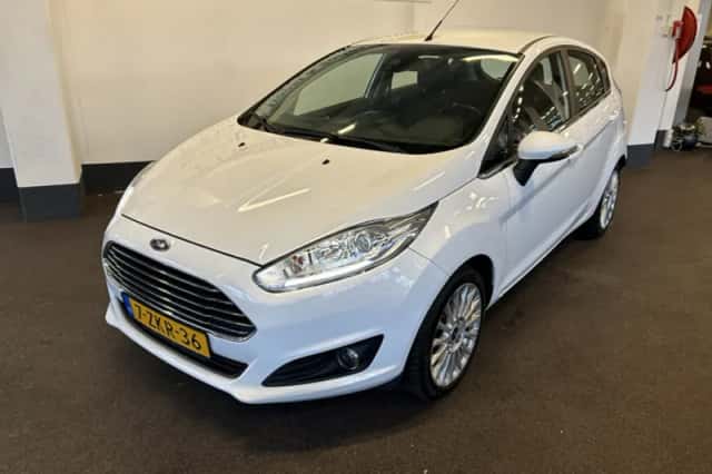 Ford Fiesta (2015) thumbnail 5