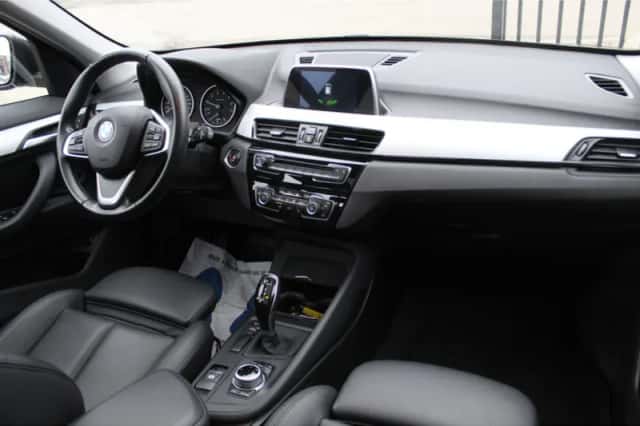 BMW X1 (2018) thumbnail 2