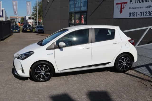 Toyota Yaris (2018) thumbnail 4