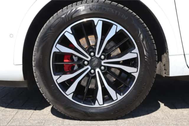 Ford Kuga (2021) thumbnail 4