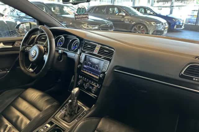Volkswagen Golf (2014) thumbnail 2