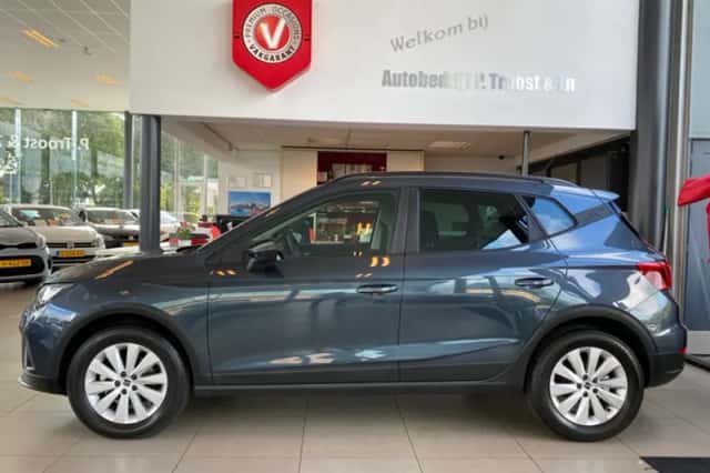 SEAT Arona (2024) thumbnail 4