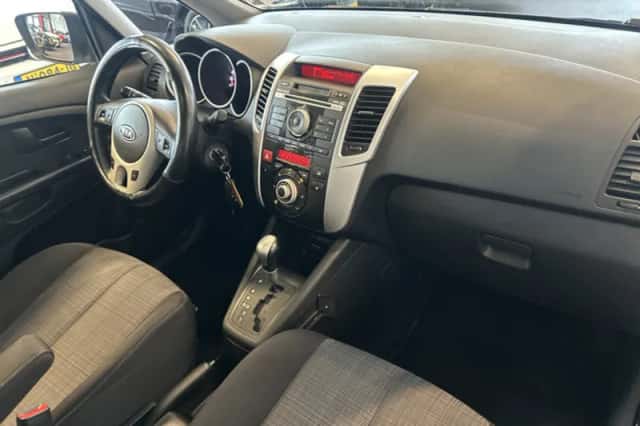 Kia Venga (2010) thumbnail 2