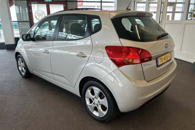 Kia Venga (2010) thumbnail 5