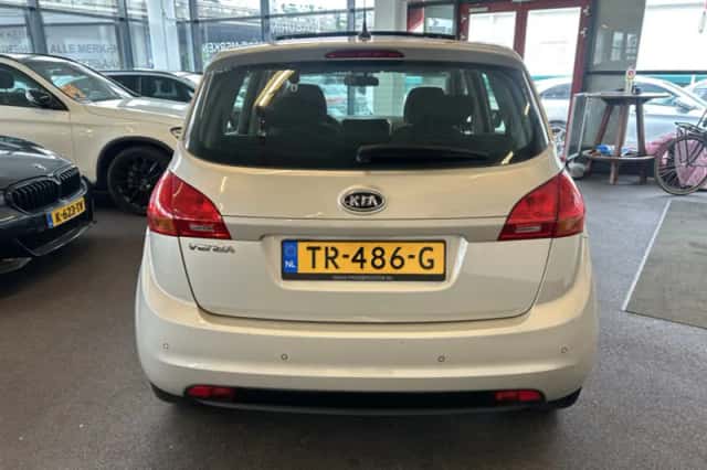 Kia Venga (2010) thumbnail 6