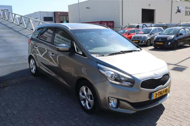Kia Carens (2014) thumbnail 5