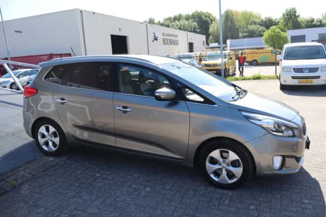 Kia Carens (2014) thumbnail 6
