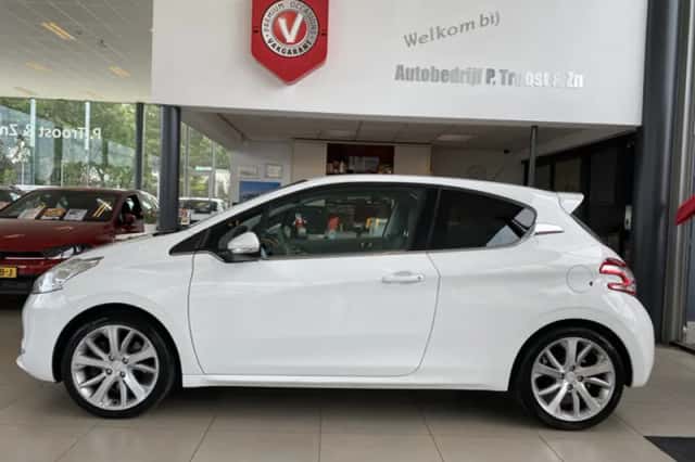 Peugeot 208 (2012) thumbnail 4