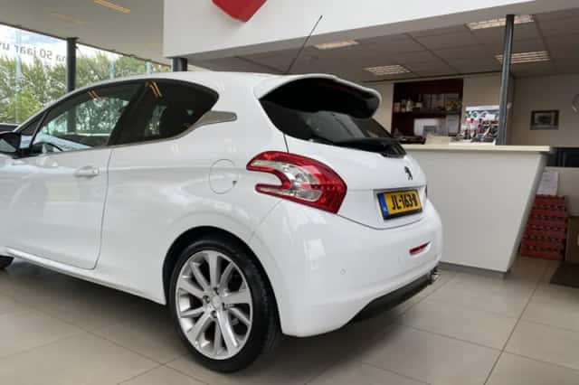 Peugeot 208 (2012) thumbnail 6