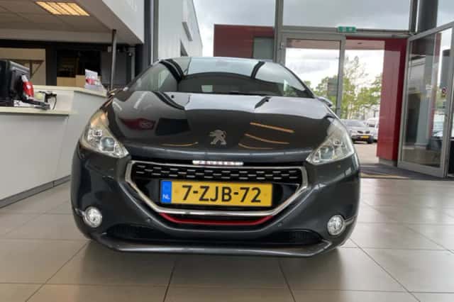 Peugeot 208 (2015) thumbnail 2
