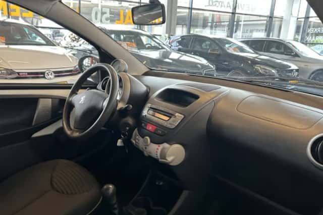 Peugeot 107 (2012) thumbnail 2