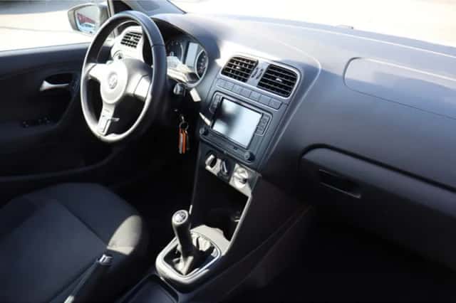 Volkswagen Polo (2011) thumbnail 2