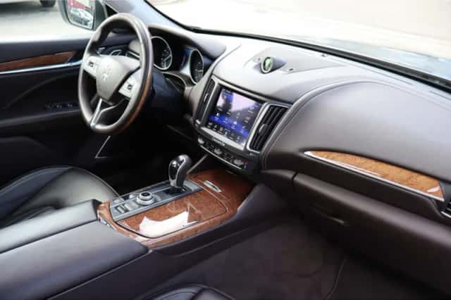 Maserati Levante (2017) thumbnail 2