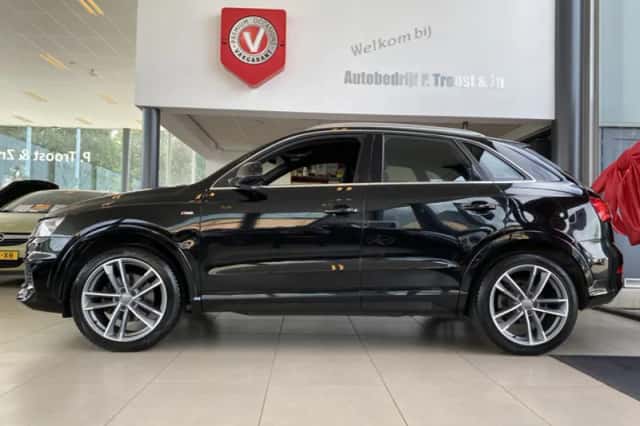 Audi Q3 (2018) thumbnail 5