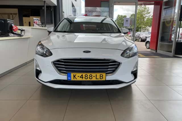 Ford Focus (2021) thumbnail 3