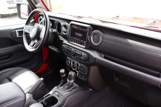 Jeep Wrangler (2021) thumbnail 2