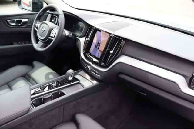Volvo XC60 (2025) thumbnail 2