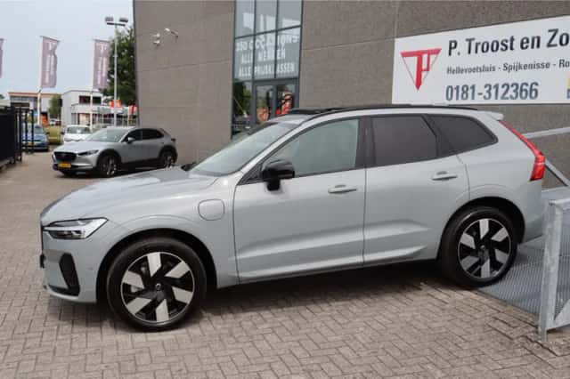 Volvo XC60 (2025) thumbnail 3