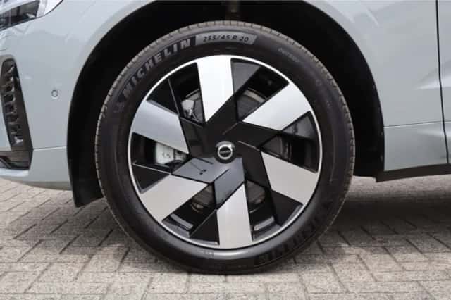 Volvo XC60 (2025) thumbnail 4