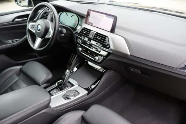BMW X4 (2019) thumbnail 2