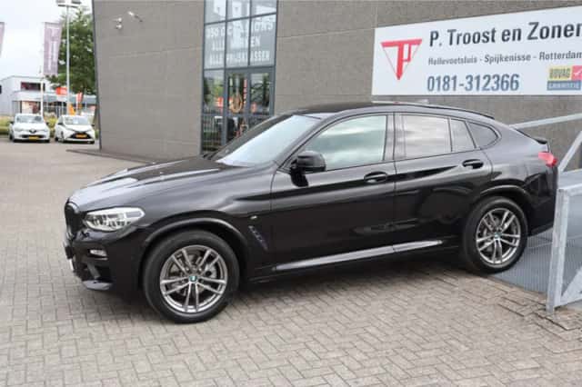 BMW X4 (2019) thumbnail 4