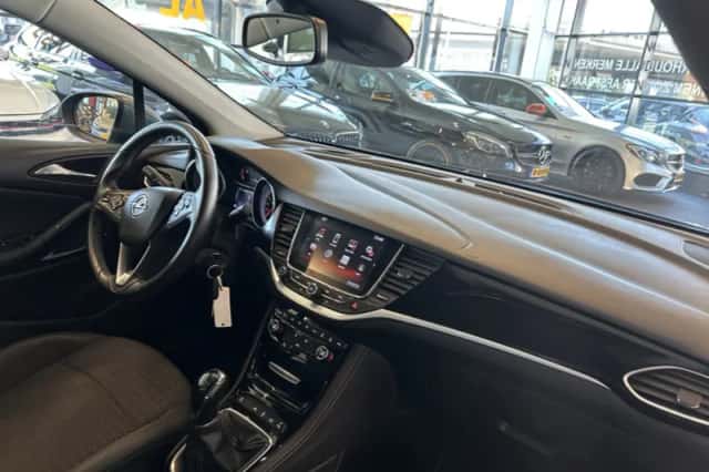 Opel Astra (2017) thumbnail 2