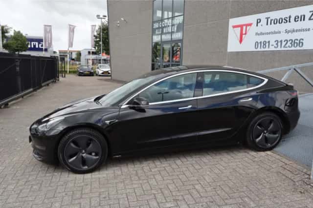 Tesla Model 3 (2020) thumbnail 4
