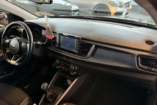 Kia Rio (2018) thumbnail 2