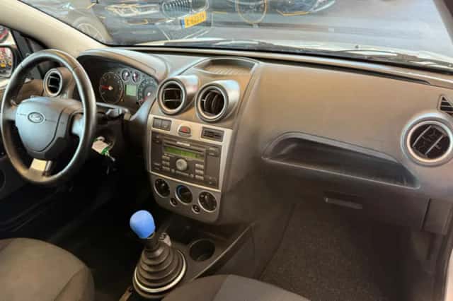 Ford Fiesta (2008) thumbnail 2