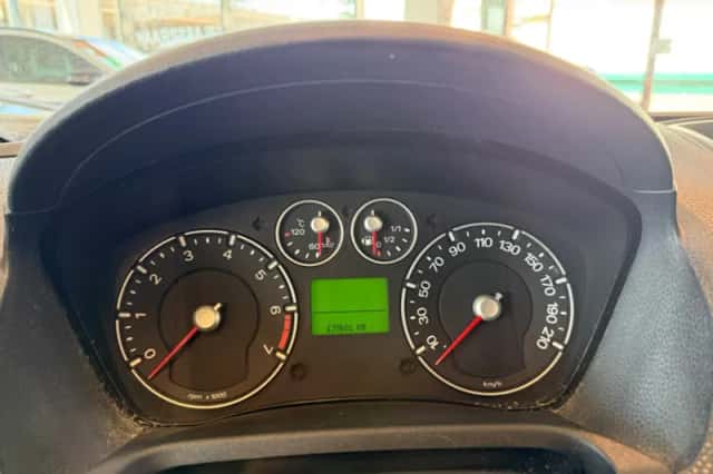 Ford Fiesta (2008) thumbnail 3