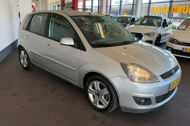 Ford Fiesta (2008) thumbnail 6