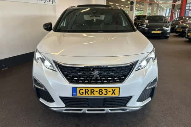 Peugeot 3008 (2017) thumbnail 4
