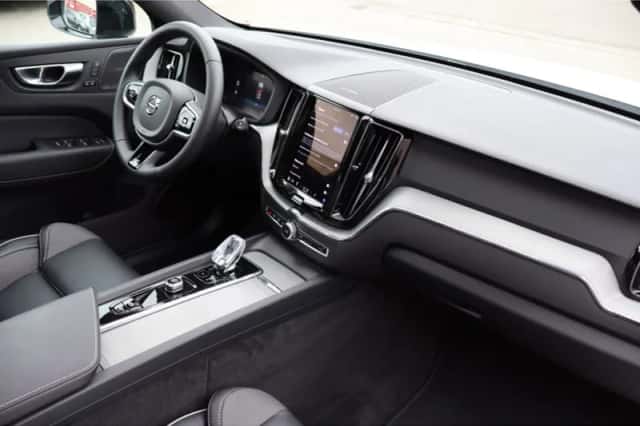 Volvo XC60 (2025) thumbnail 2