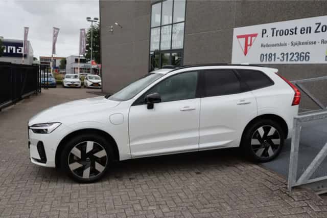 Volvo XC60 (2025) thumbnail 3