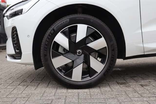 Volvo XC60 (2025) thumbnail 5