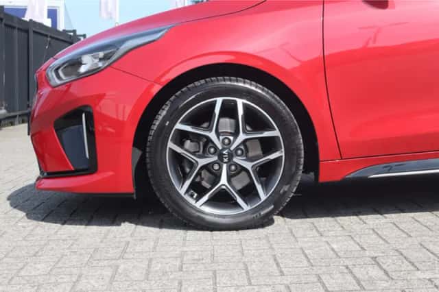 Kia ProCeed (2021) thumbnail 6