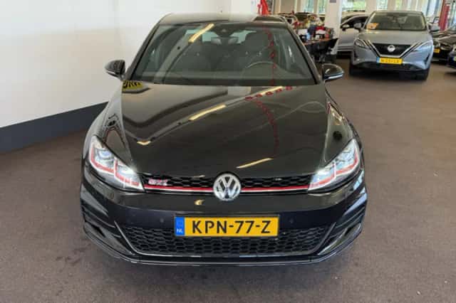 Volkswagen Golf (2018) thumbnail 4
